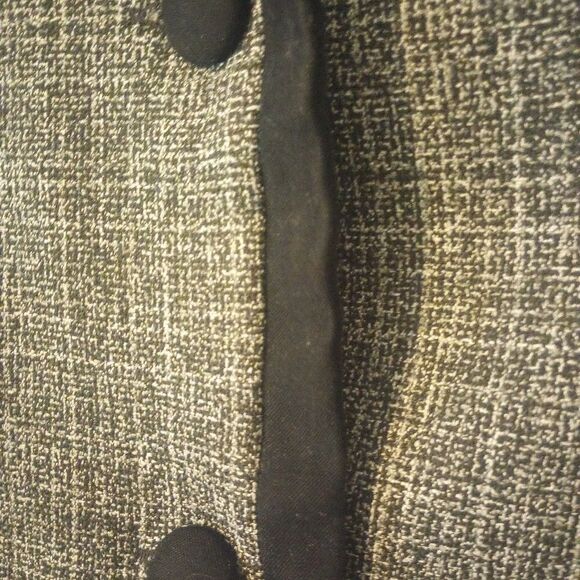 Sag Harbor waist length blazer with satin trimmed lapel and  buttons - Picture 3 of 10